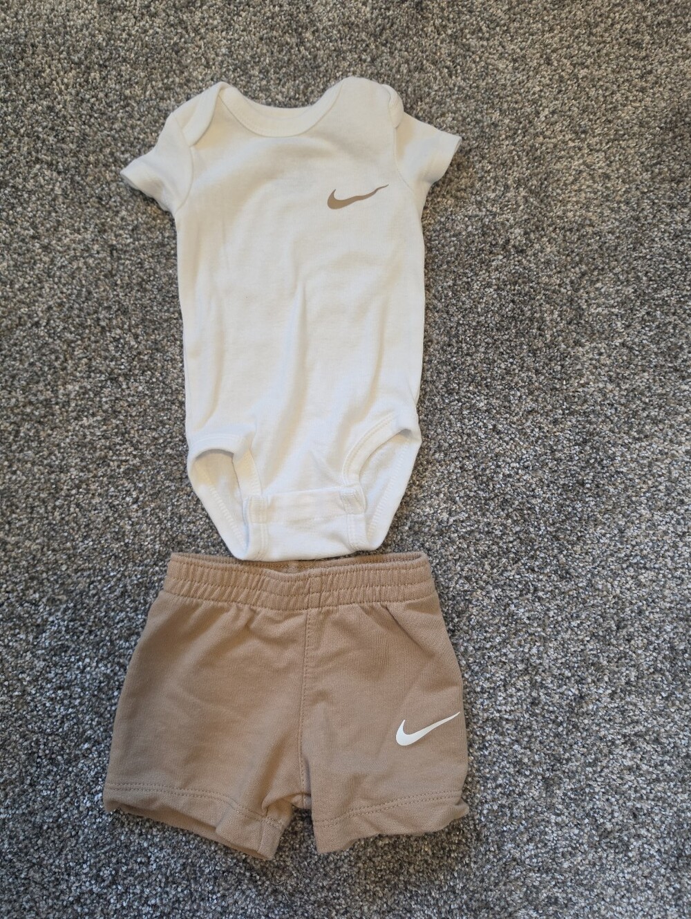 Nike Baby Two-Piece Bodysuit & Shorts Set in Cream and Tan